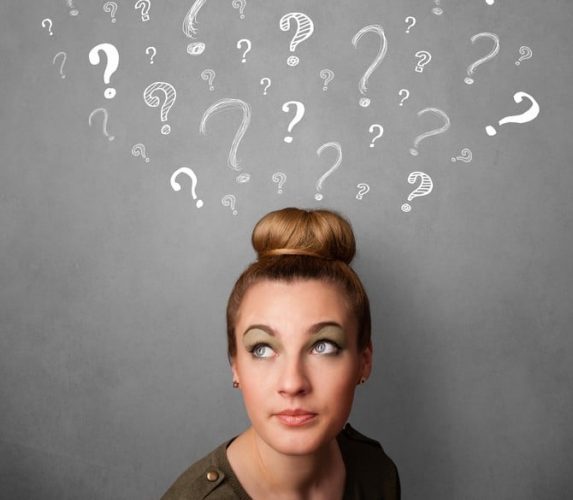 אישה עם סימני שאלה